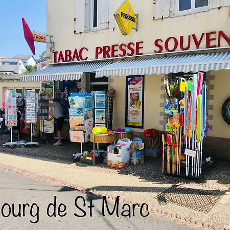 A 2 Pas De La De M Hulot